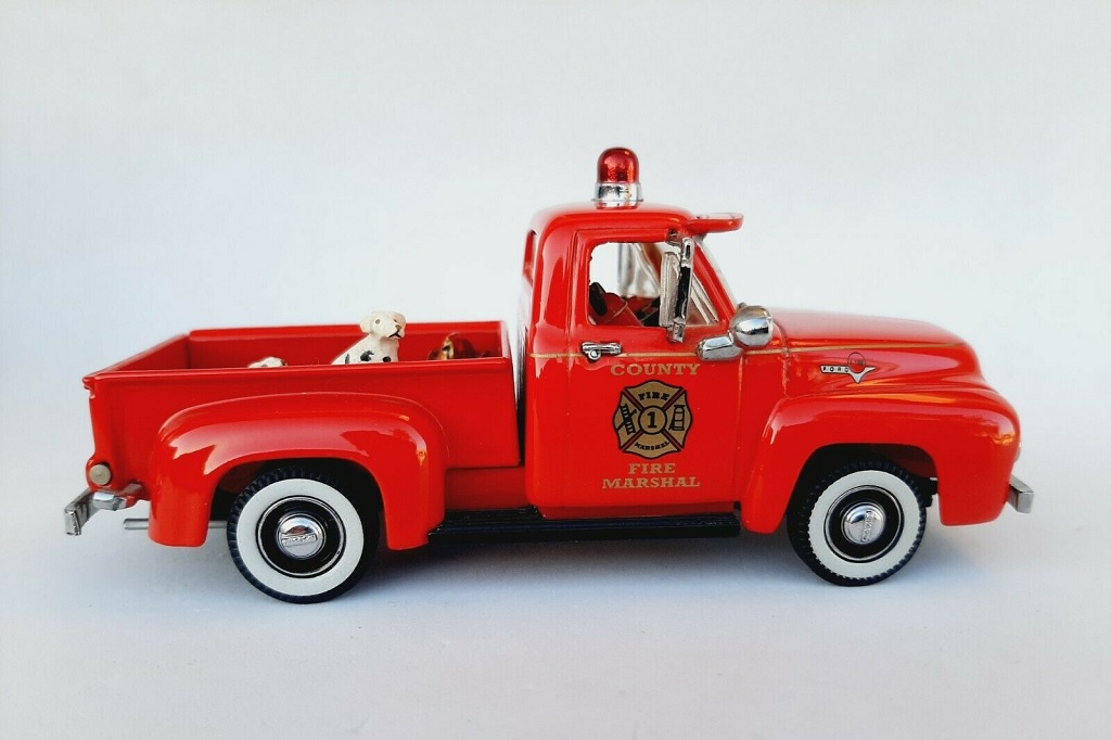 Matchbox Collectibles YRS06SA; 1955 Ford F-100 Pickup; County Fire Marshall